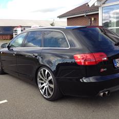 Audi A6 4.2 Avant Quattro