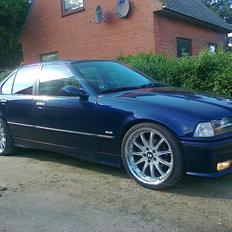 BMW 323i sedan byttet til passat.