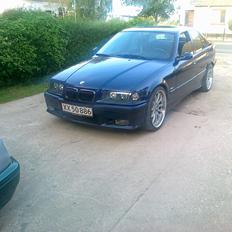 BMW 323i sedan byttet til passat.