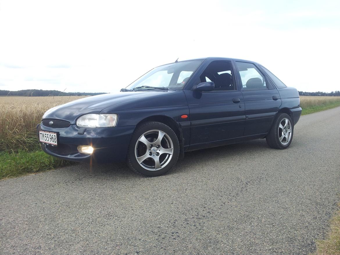 Ford Escort 1.6 16V CLX 5d billede 1