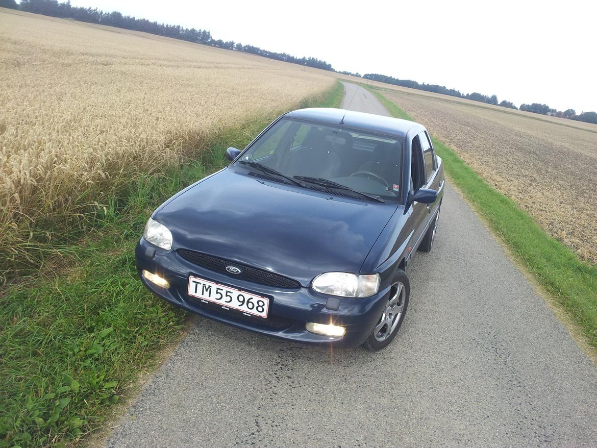 Ford Escort 1.6 16V CLX 5d billede 2