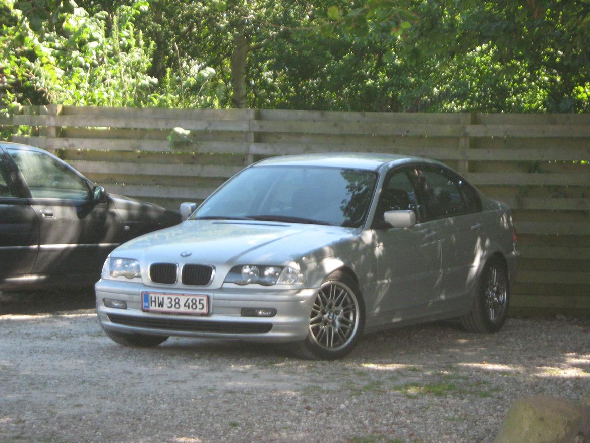 BMW 318i billede 2