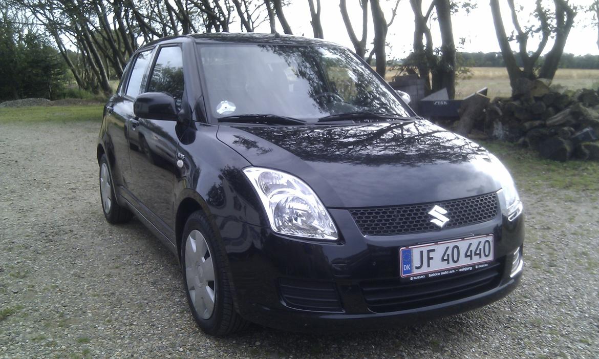 Suzuki Swift 1.3 DDIS GL-A billede 1