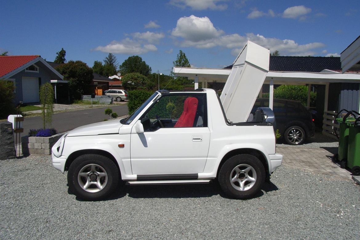 Suzuki vitara jlx canvastop - gad ikke køre med trailer for et lille skab så det kom på bagsædet billede 2