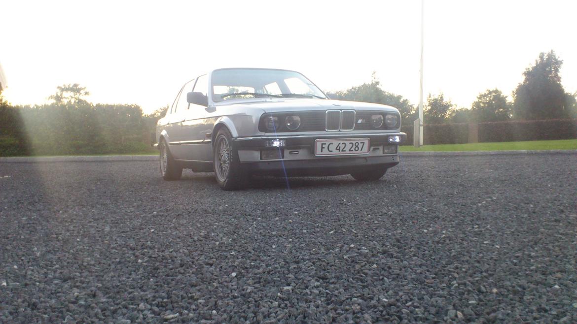 BMW E 30 325i Sedan (TOTAL SKADET) billede 9