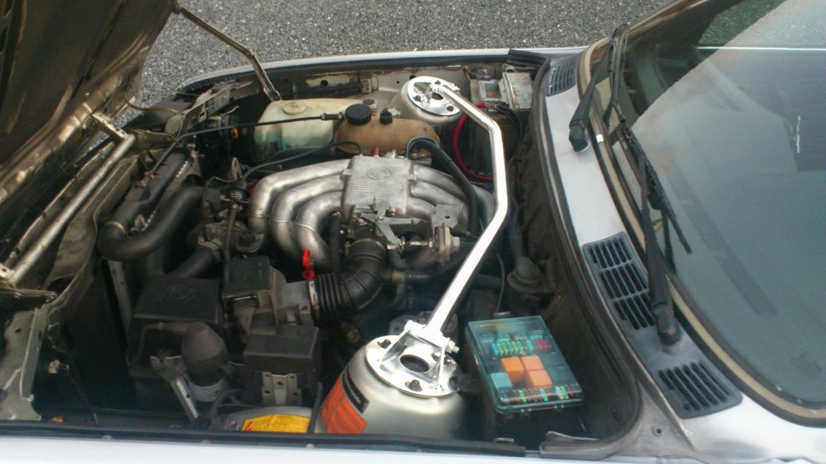 BMW E 30 325i Sedan (TOTAL SKADET) billede 13