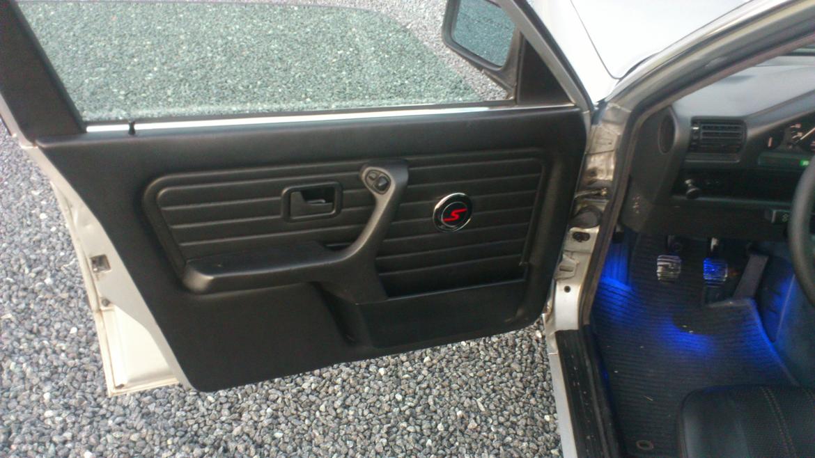 BMW E 30 325i Sedan (TOTAL SKADET) billede 15