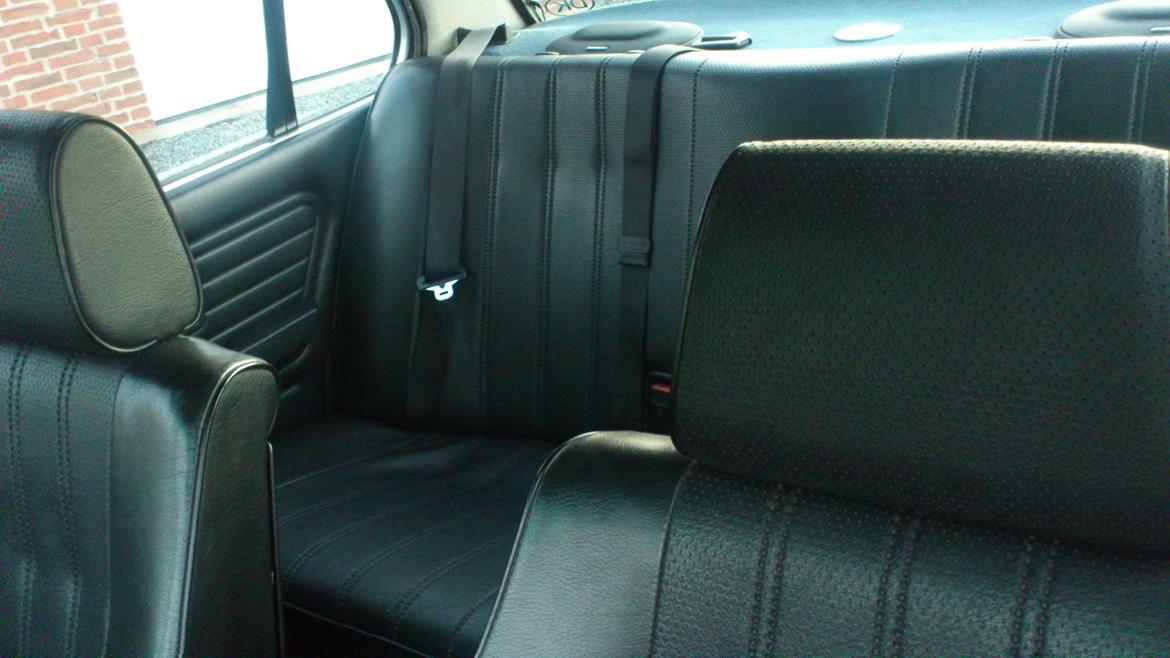 BMW E 30 325i Sedan (TOTAL SKADET) billede 16