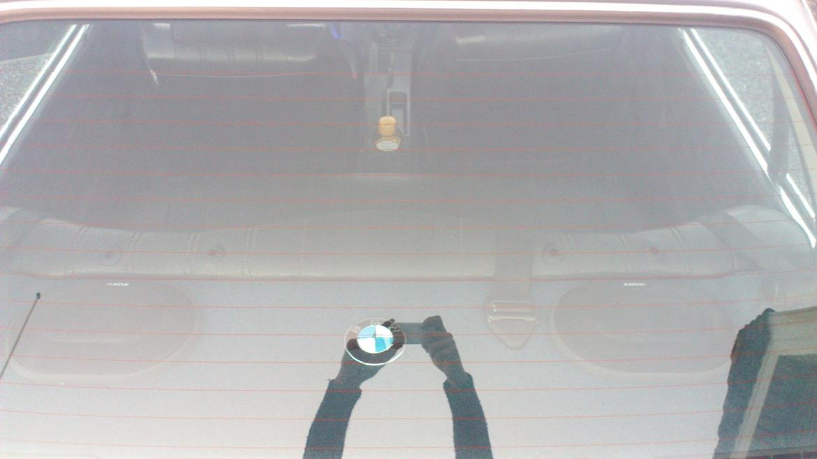 BMW E 30 325i Sedan (TOTAL SKADET) billede 17