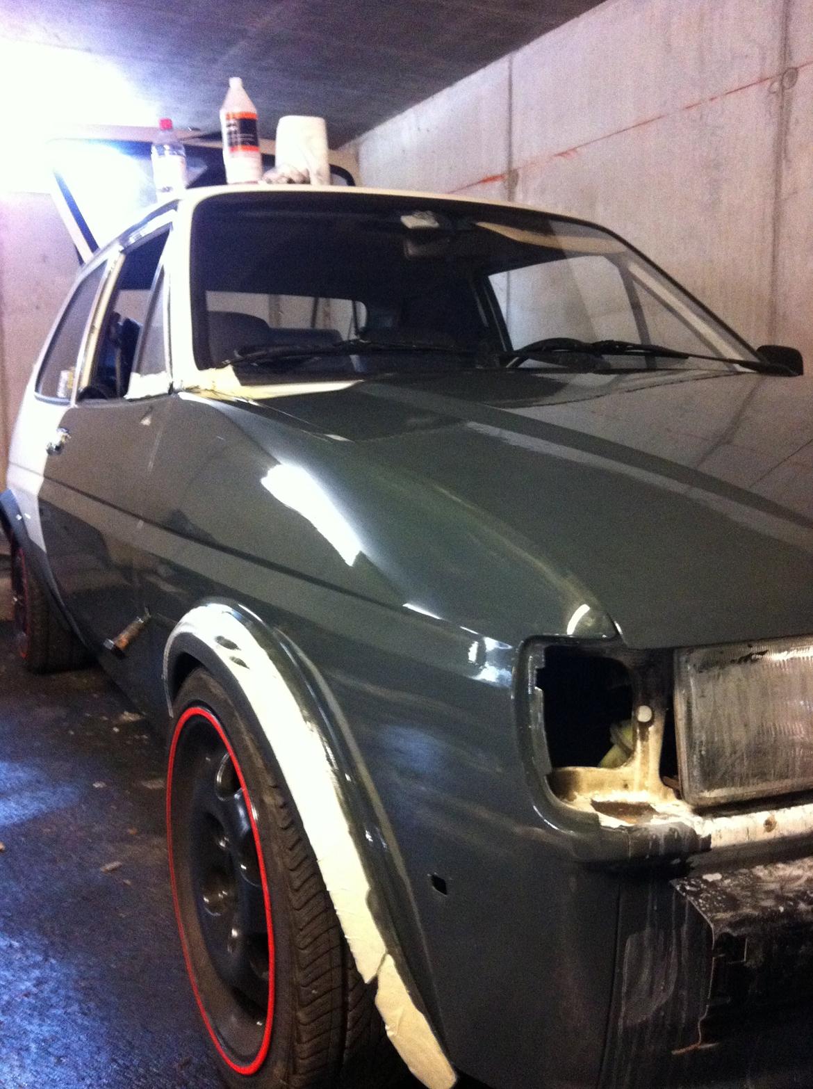 Ford Fiesta 1.4i VIP - Igangværende 50$ paint job - Malet med rulle og pensel billede 9