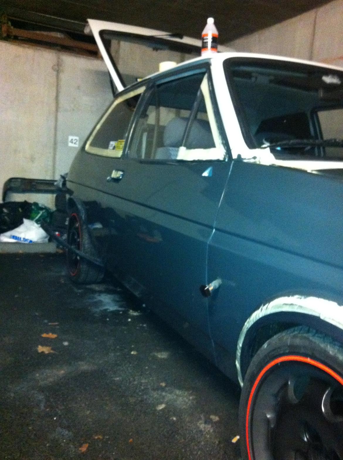 Ford Fiesta 1.4i VIP - Igangværende 50$ paint job - malet med rulle og pensel billede 11