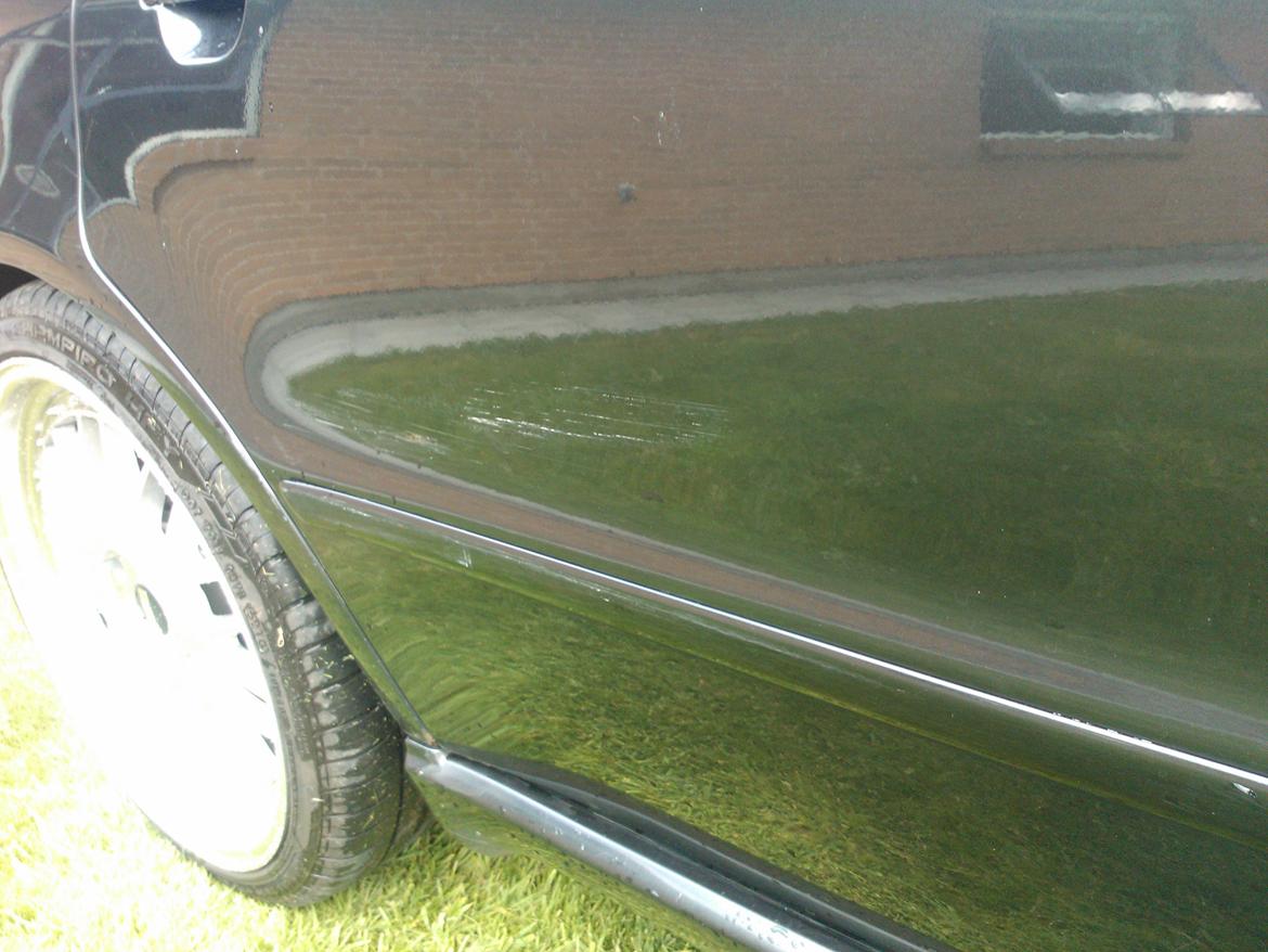 Audi A4 B5 - Solgt - Ridse på dør billede 15