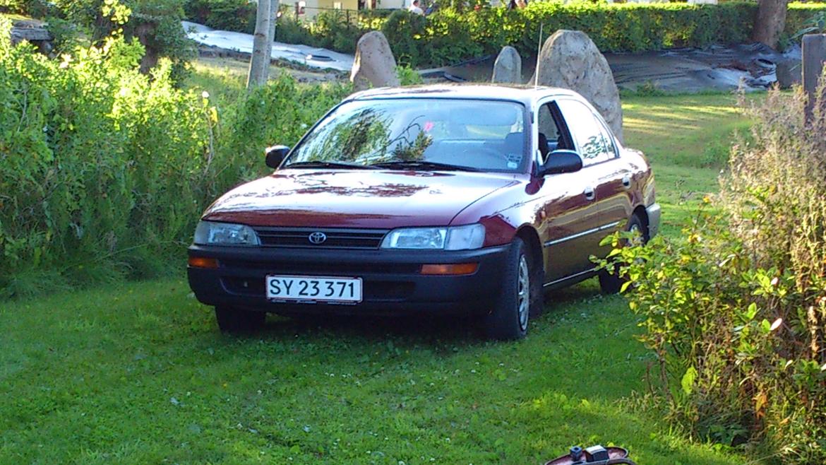 Toyota Corolla E10 Sedan billede 1