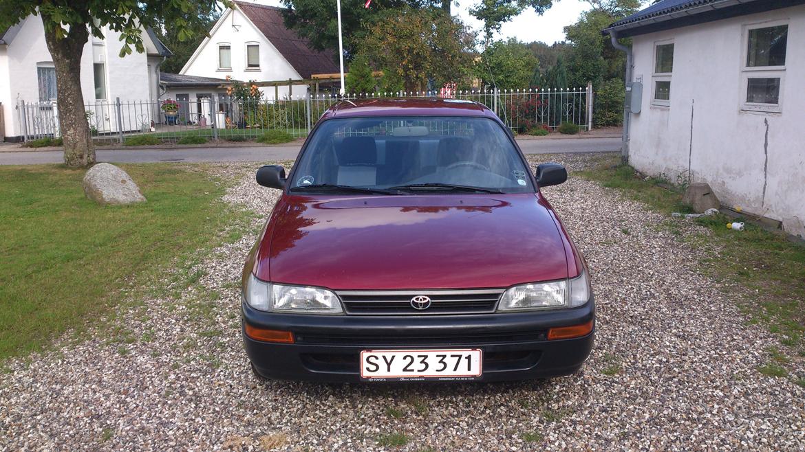 Toyota Corolla E10 Sedan billede 2