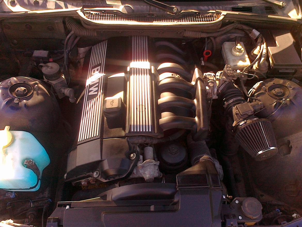 BMW 323i sedan byttet til passat. billede 15