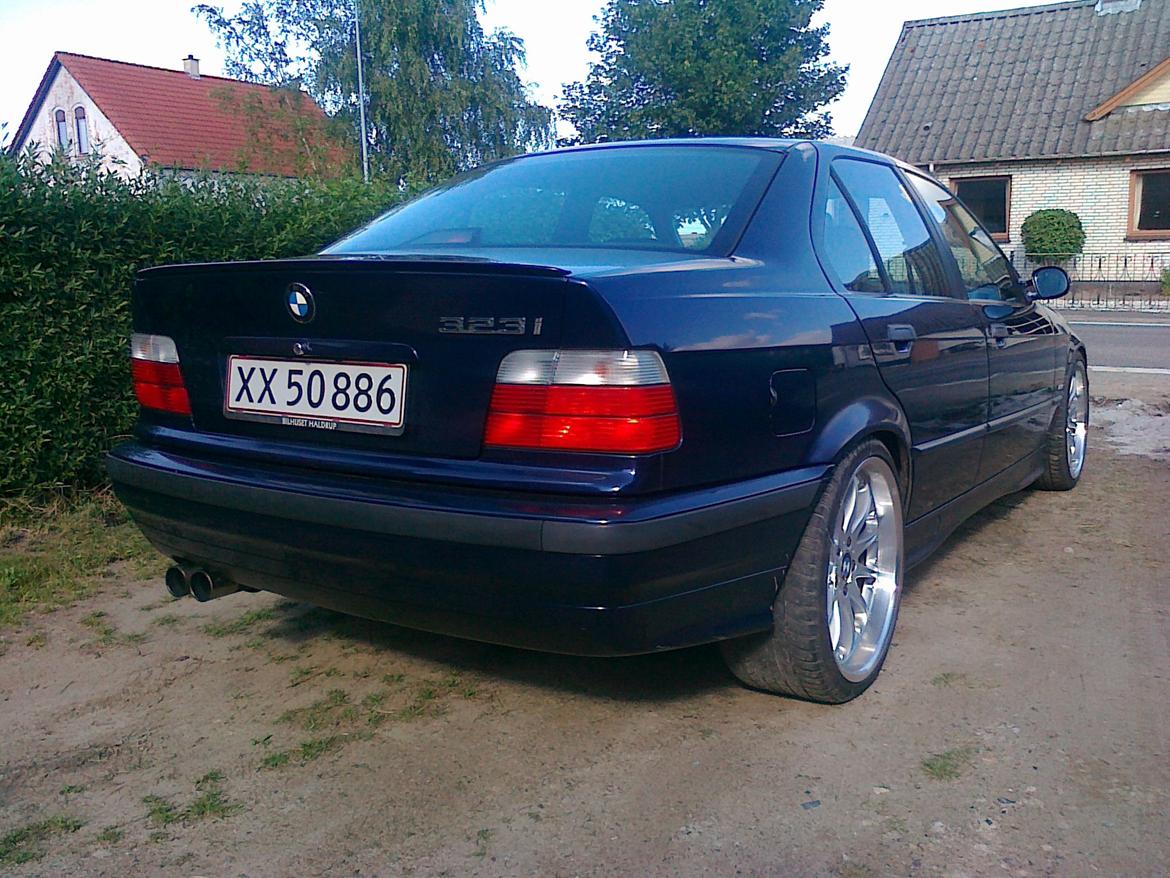 BMW 323i sedan byttet til passat. billede 18