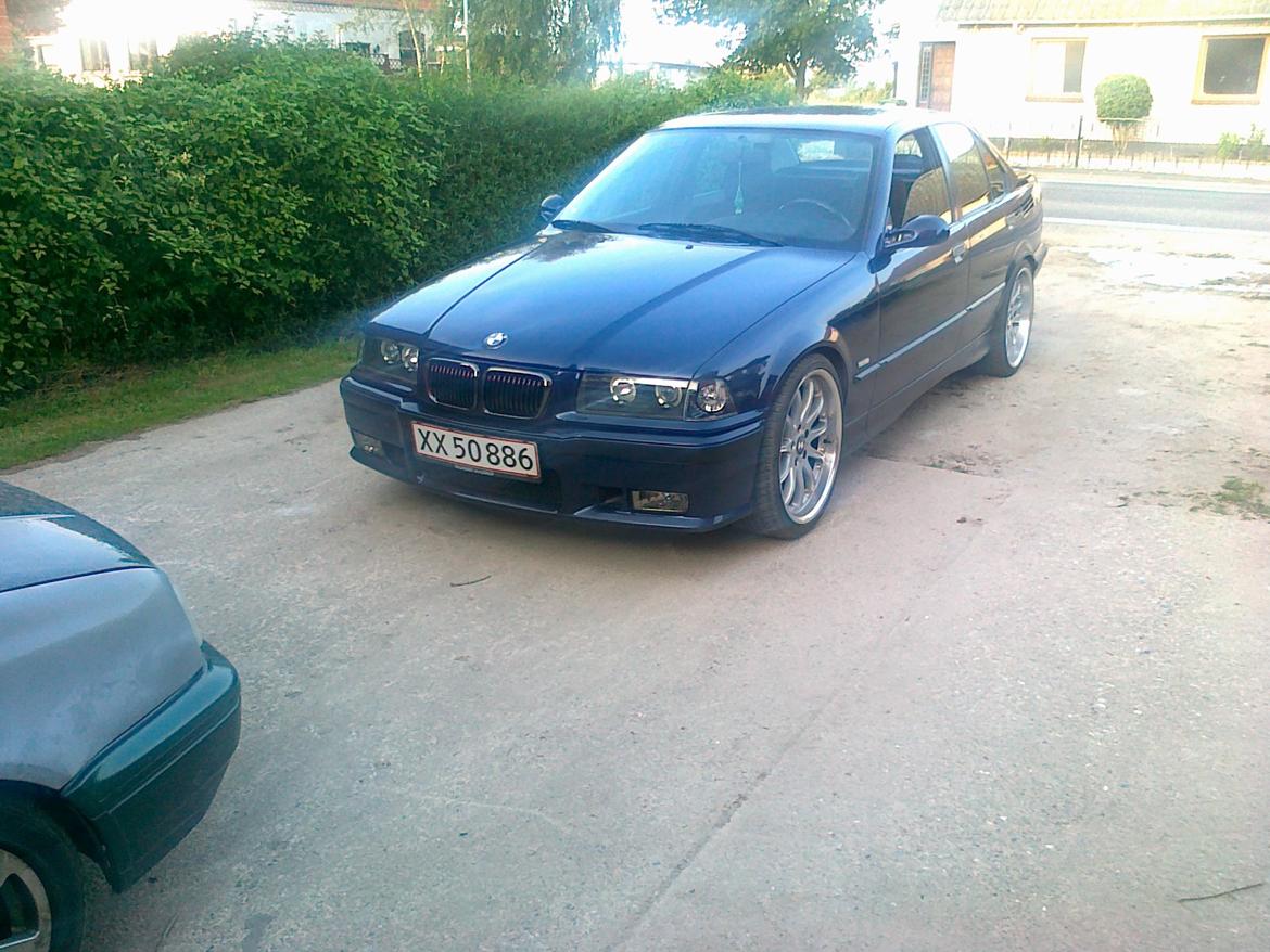 BMW 323i sedan byttet til passat. billede 2