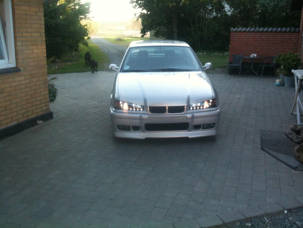 BMW 325i billede 2