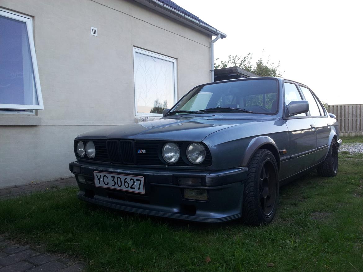 BMW E30 323i billede 1