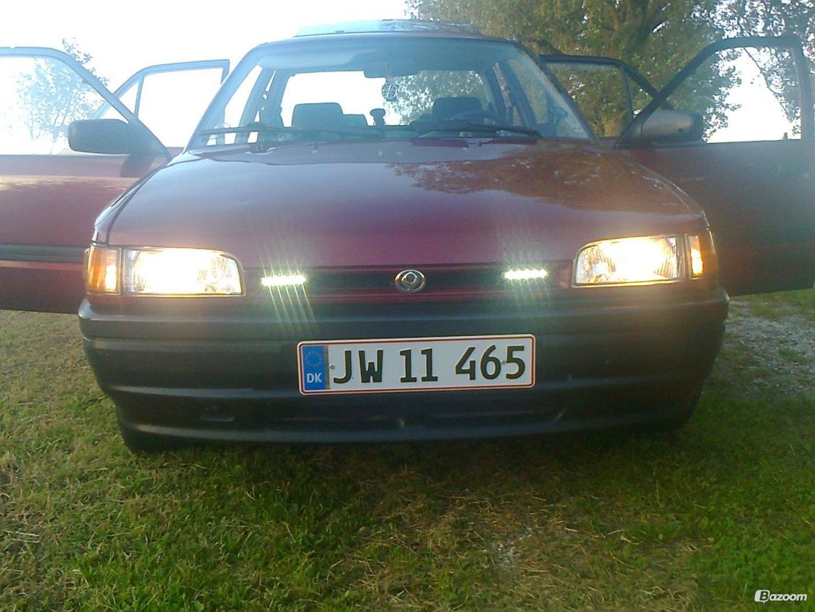Mazda 323 sedan billede 3