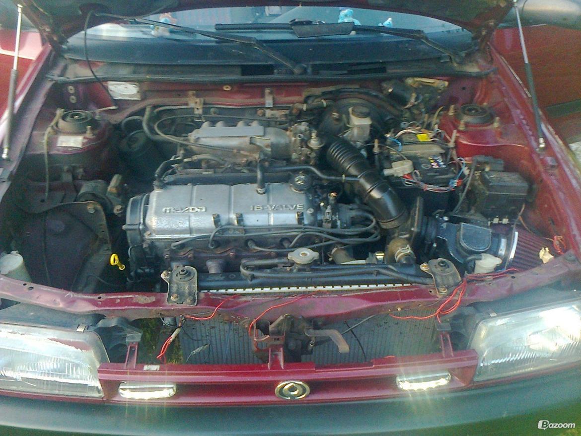 Mazda 323 sedan billede 4