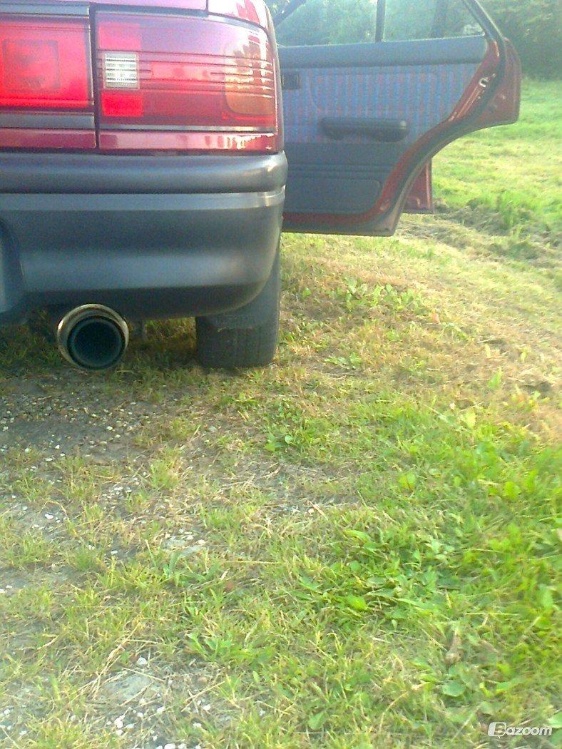 Mazda 323 sedan billede 8