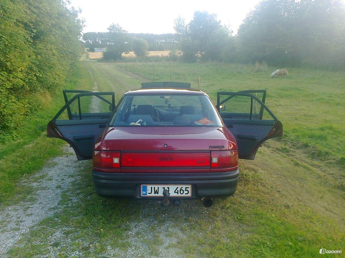 Mazda 323 sedan billede 9