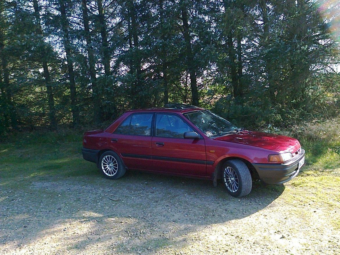 Mazda 323 sedan billede 11