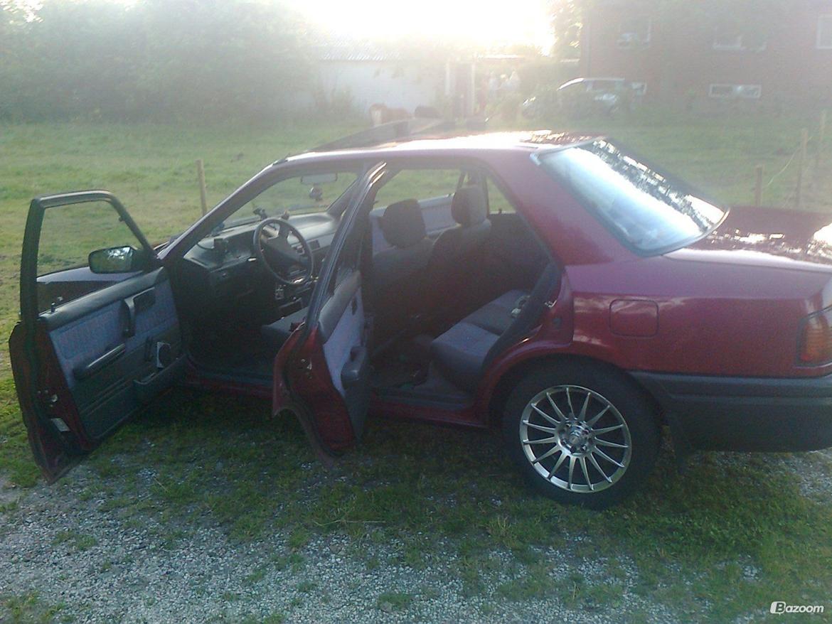 Mazda 323 sedan billede 12