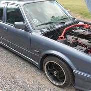 BMW E30 325I 4dørs
