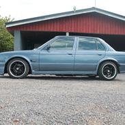 BMW E30 325I 4dørs