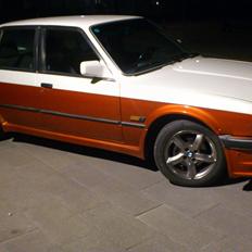 BMW E30 320