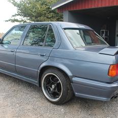 BMW E30 325I 4dørs