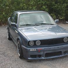 BMW E30 325I 4dørs