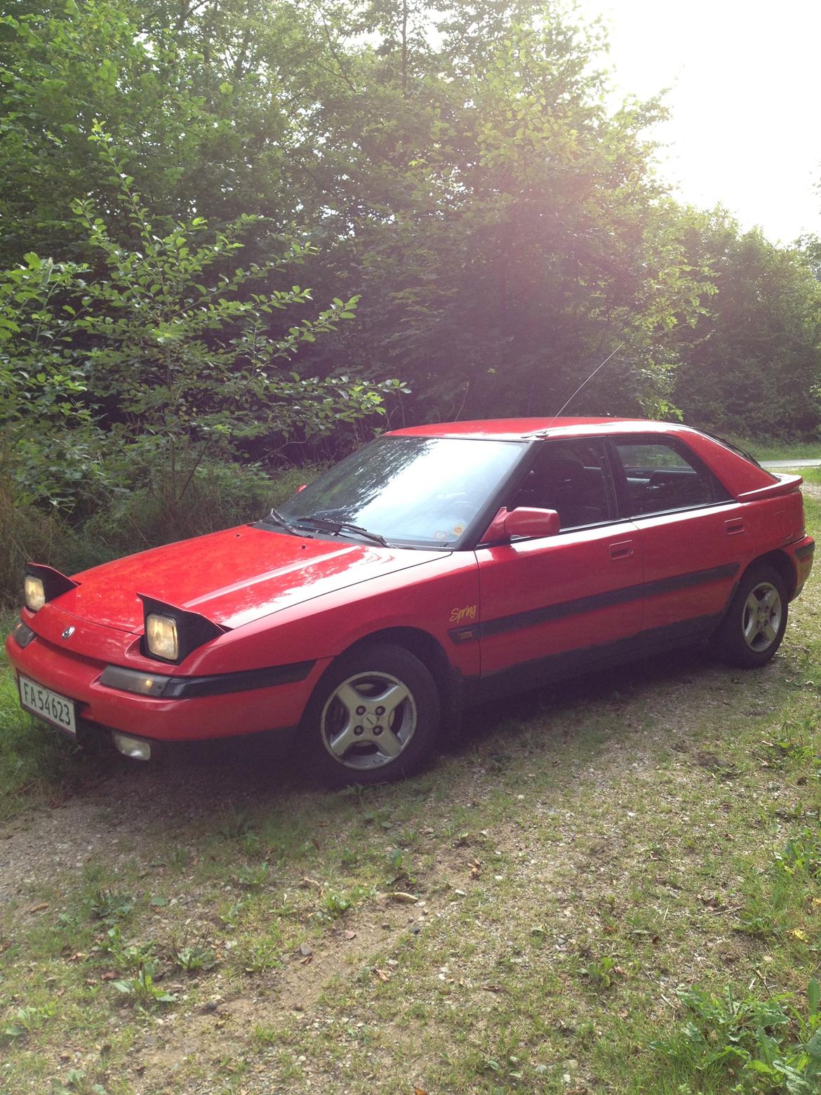 Mazda 323f billede 1