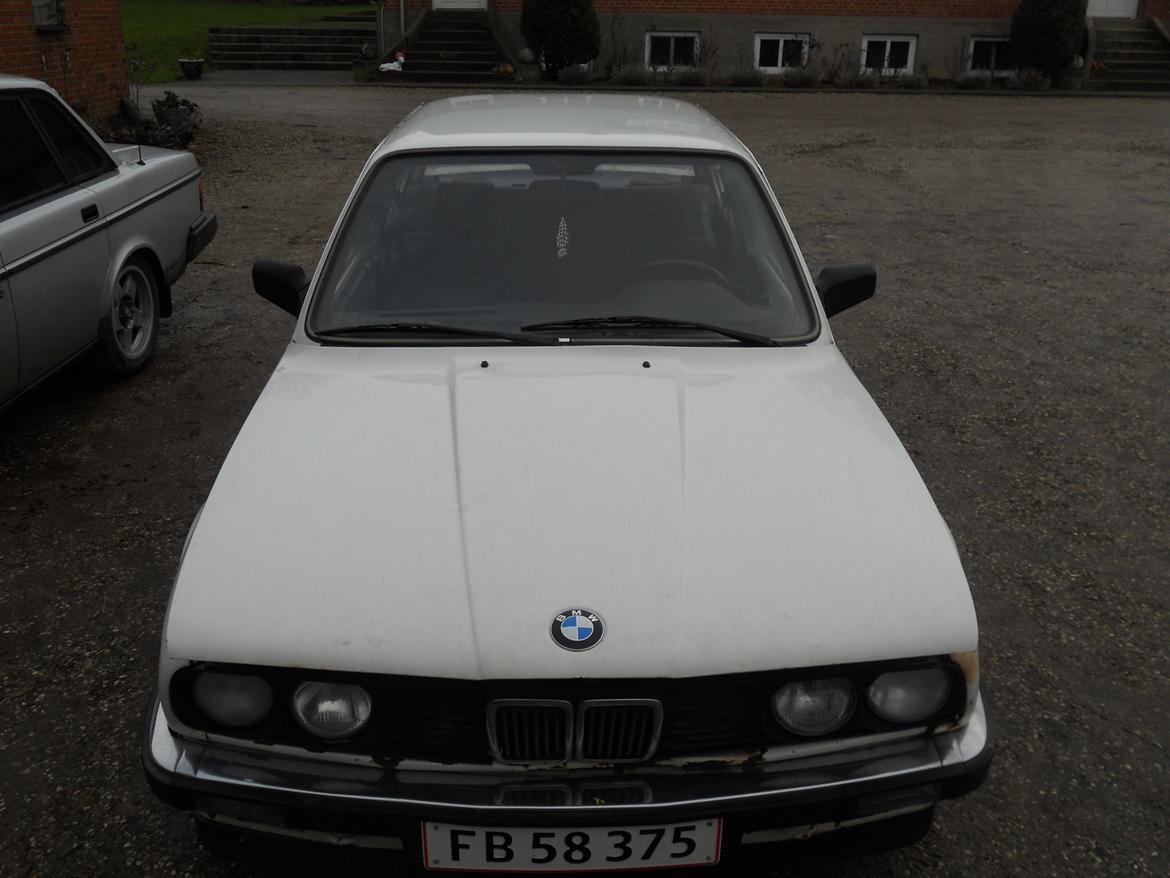 BMW E 30 320i billede 1