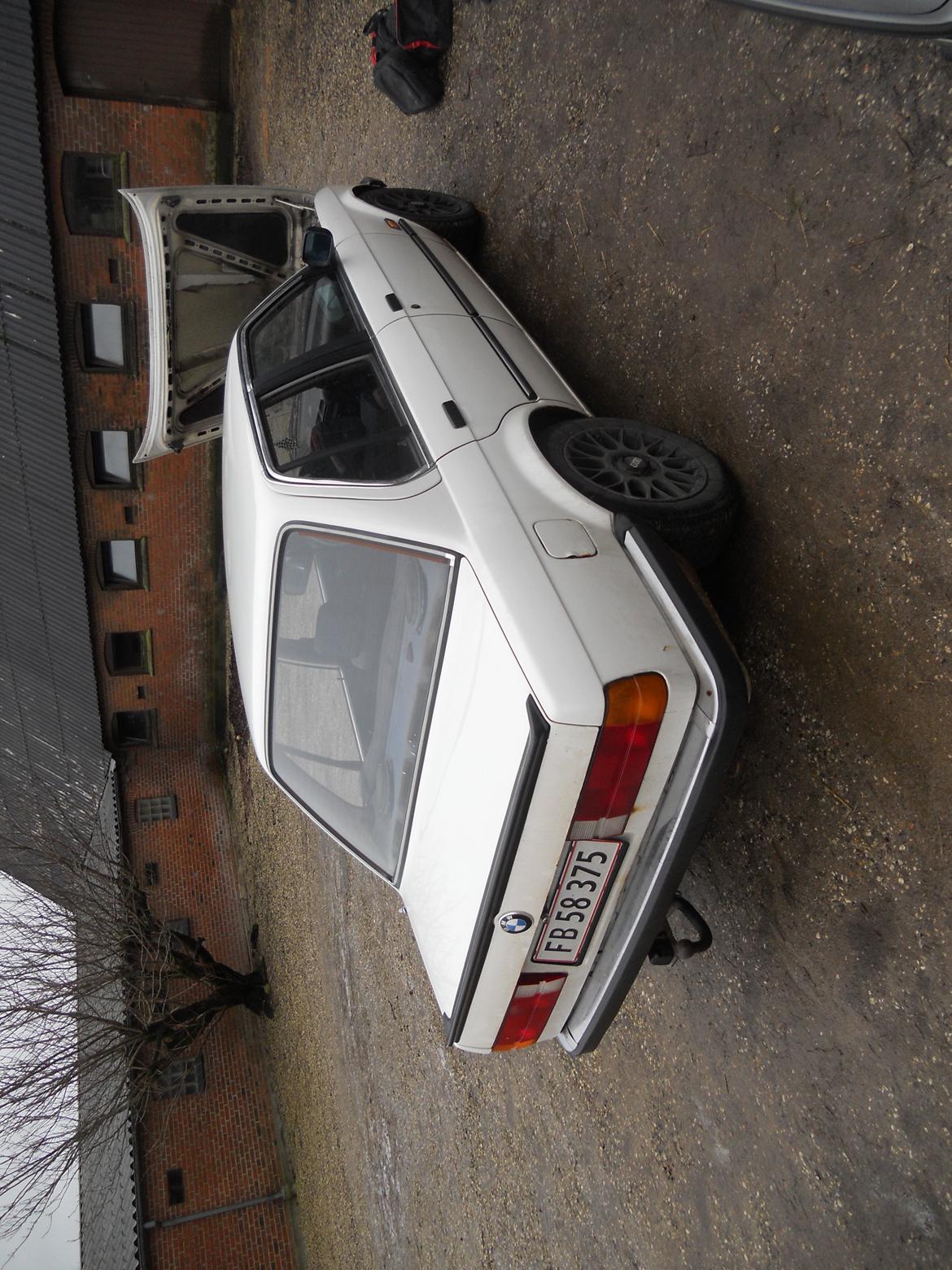 BMW E 30 320i billede 5
