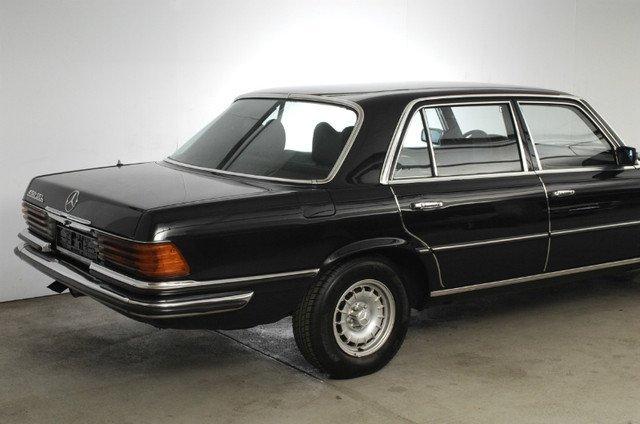 Mercedes Benz 450 SEL W116 - Fra alle vinkler er denne vogn kæmpestor.  billede 6