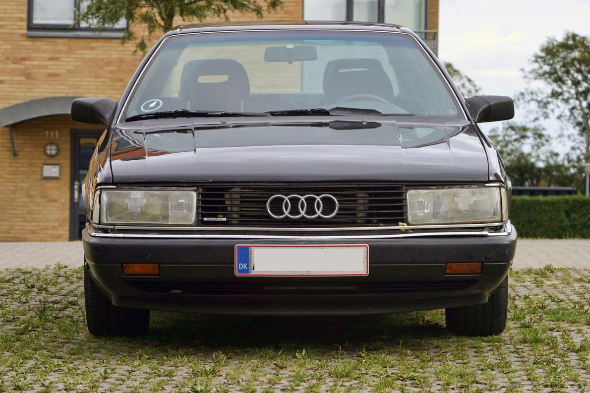 Audi 200 2,2 Quattro Turbo - da jeg fik den, lak lignede lort og med lidt voksrester osv ser det ud som om den er smadret billede 2