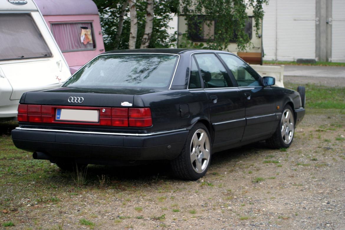 Audi 200 2,2 Quattro Turbo - da jeg fik den, lak lignede lort og med lidt voksrester osv ser det ud som om den er smadret billede 7