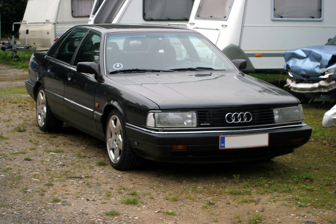 Audi 200 2,2 Quattro Turbo - da jeg fik den, lak lignede lort og med lidt voksrester osv ser det ud som om den er smadret billede 8