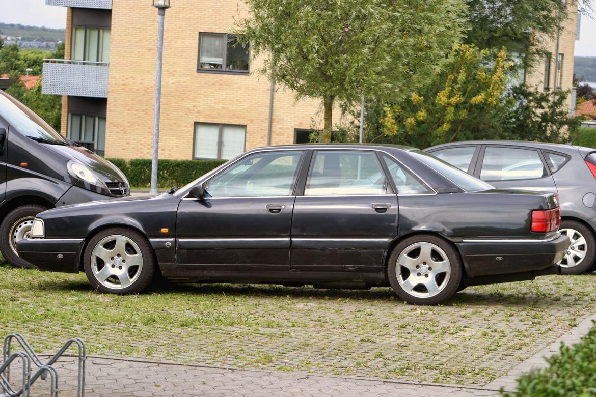 Audi 200 2,2 Quattro Turbo - da jeg fik den, lak lignede lort og med lidt voksrester osv ser det ud som om den er smadret billede 9