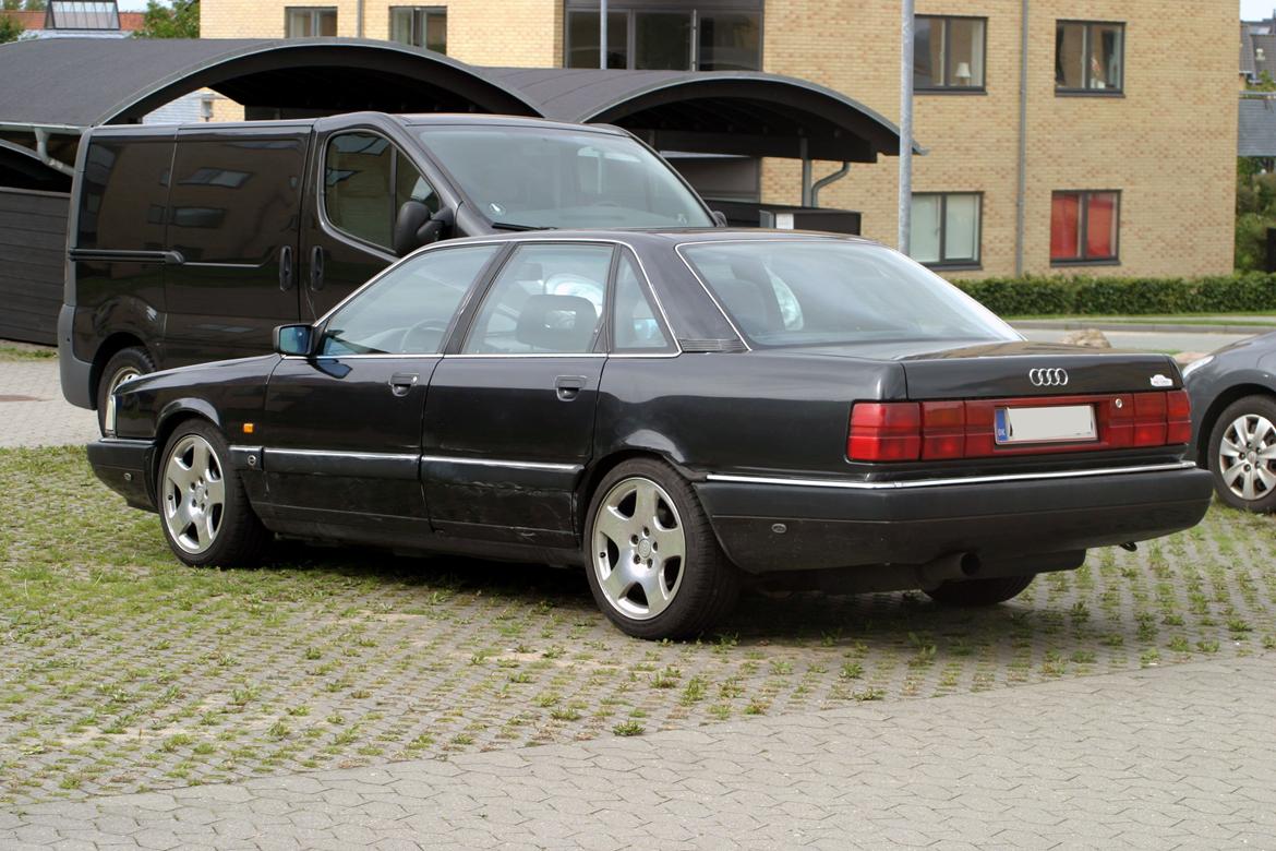 Audi 200 2,2 Quattro Turbo - da jeg fik den, lak lignede lort og med lidt voksrester osv ser det ud som om den er smadret billede 10