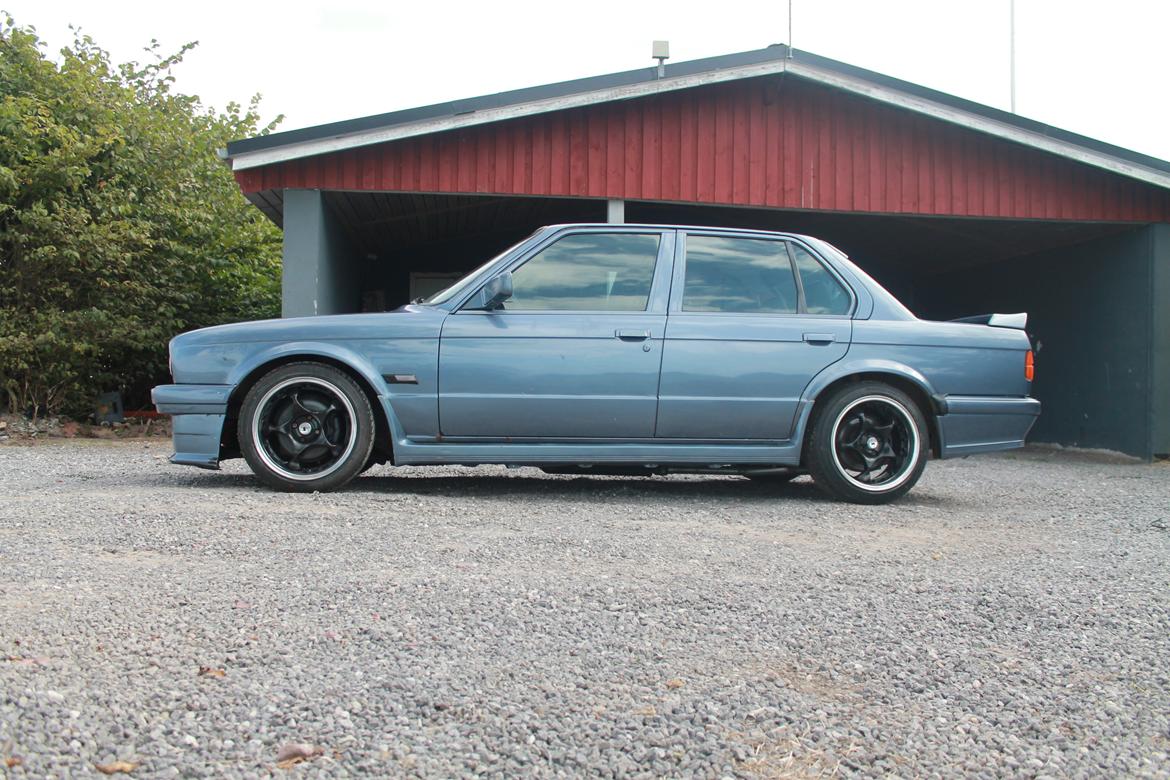 BMW E30 325I 4dørs billede 1