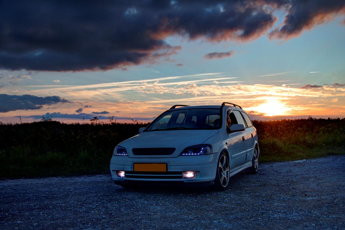 Opel Astra G Caravan - Emblem frigrill og tågelygter er kommet på. billede 3