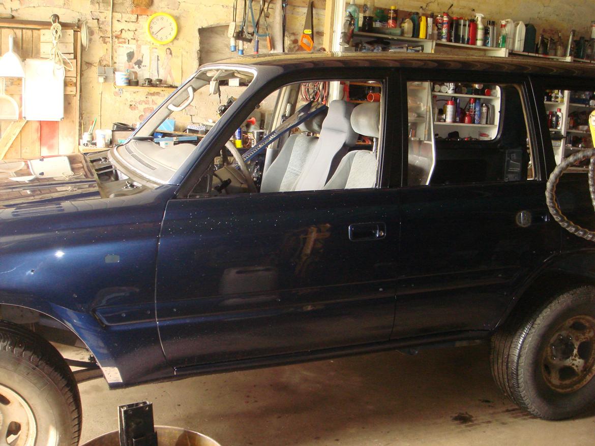 Toyota Land Cruiser HDJ 80 VX - her er jeg ved at samle den efter den er blevet malet billede 15