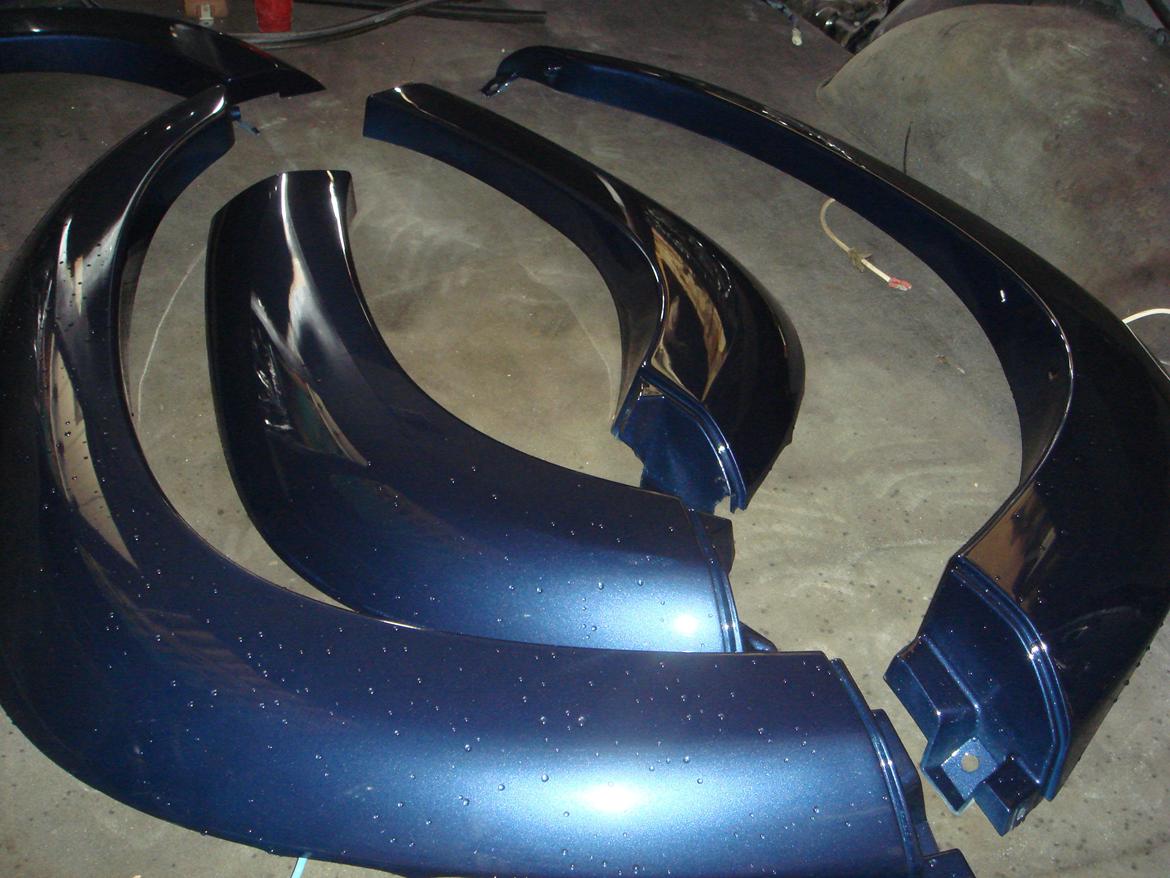 Toyota Land Cruiser HDJ 80 VX - skærmforøgerne som lige skal monteres billede 16