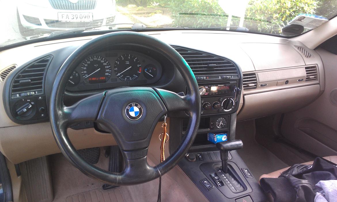 BMW 320i billede 1