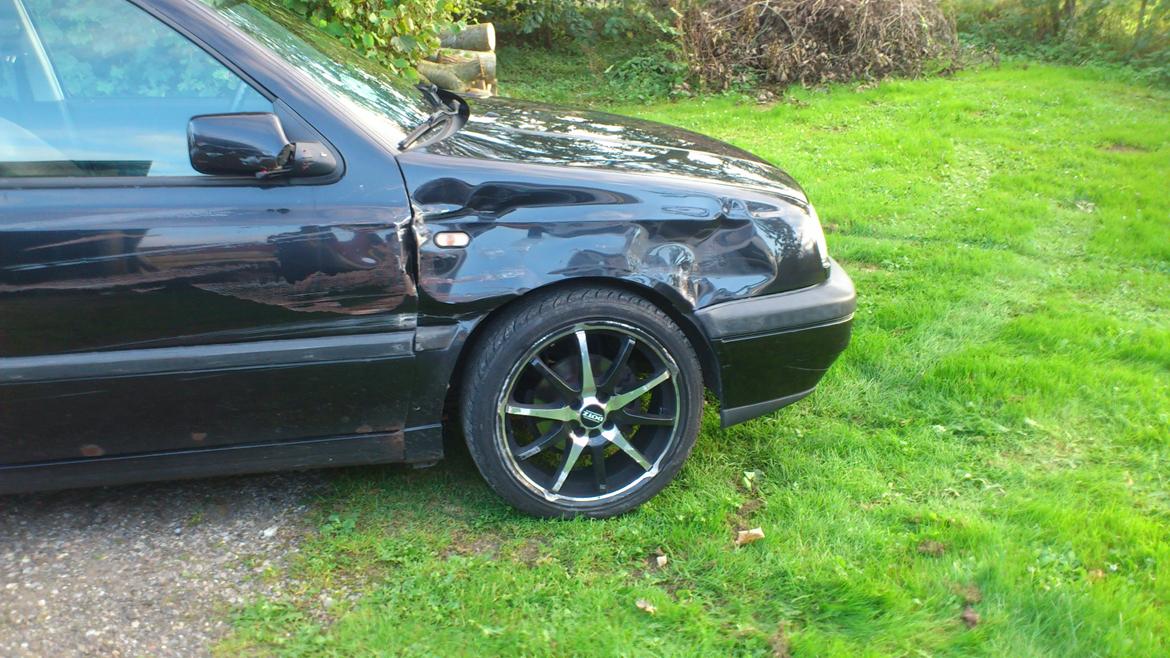 VW Vento 1.8 8v Clx (Total Skadet) billede 3