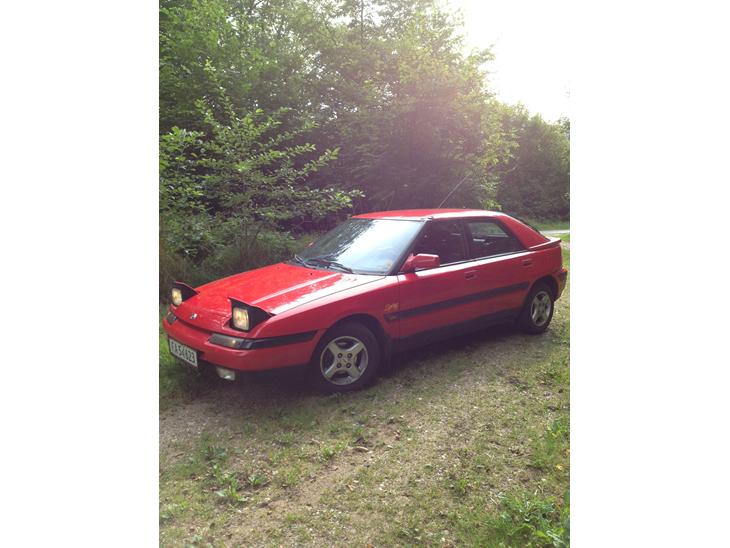 Mazda 323f billede 1